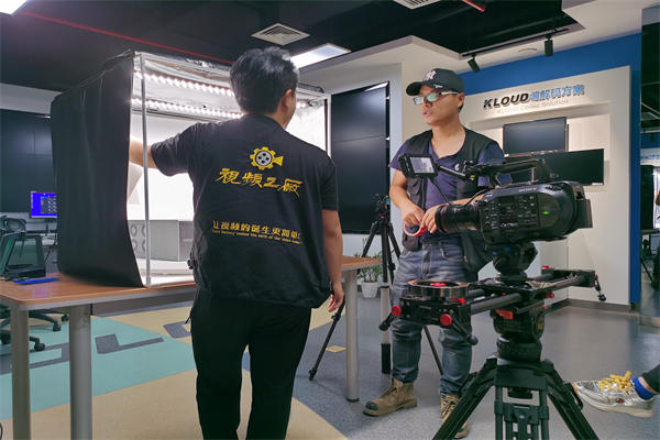 拍攝企業(yè)宣傳片需要哪些人員？——企業(yè)策劃視角下的完整團(tuán)隊(duì)配置指南